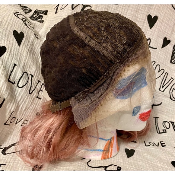 ⛔️SOLD⛔️ CSC “Sparkling Rosé” High Quality Synthetic Wig NWT - Picture 4 of 8